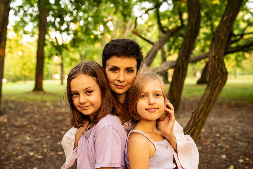Fotograf miłości Warszawa - sesja w plenerze mamy i córek