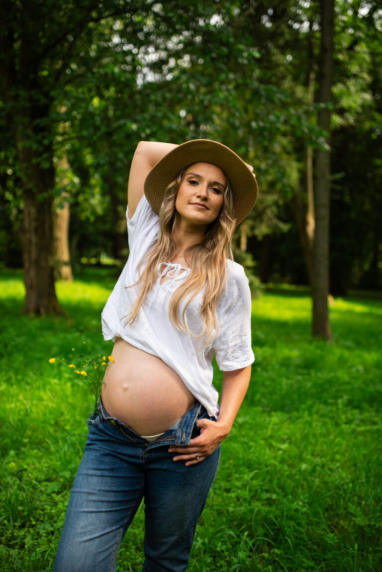 Przyszła mama w parku - sesja ciążowa Warszawa