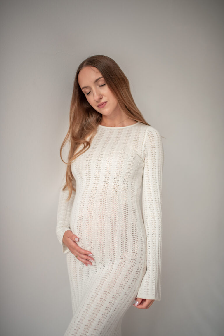 Kobieta w ciąży - ujęcia studyjne Warszawa