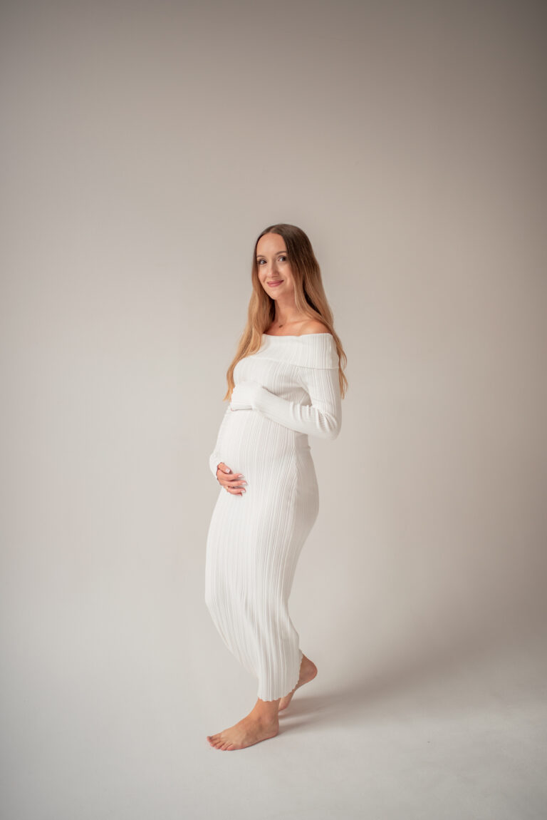 Kobieta w ciąży w studio - Warszawa