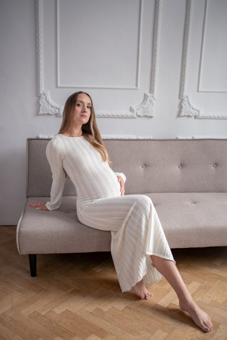 Sesja ciążowa - studio minimalistyczne Warszawa