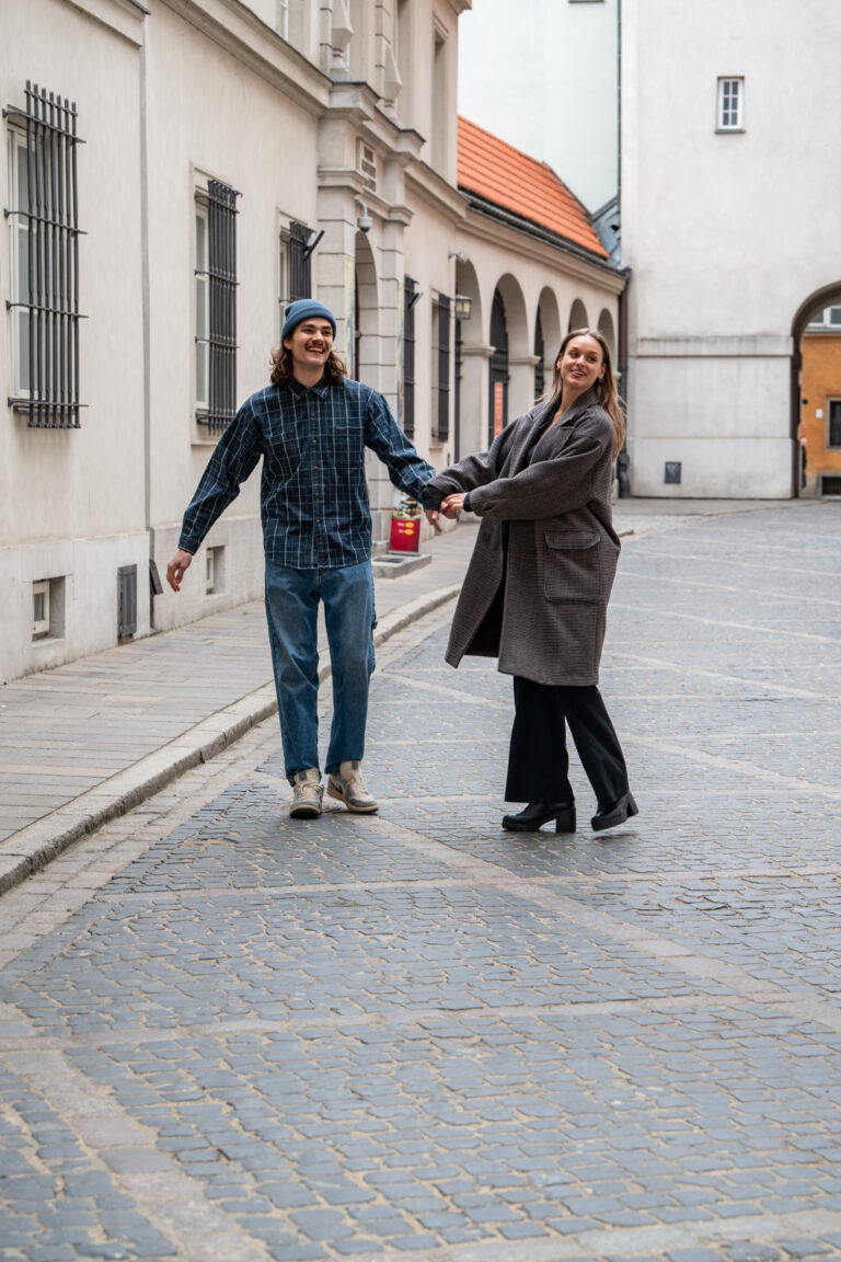 Para w miejskim klimacie Warszawy