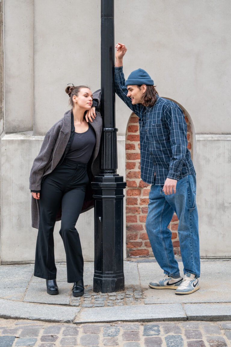 Emocjonalne ujęcie pary w Warszawie